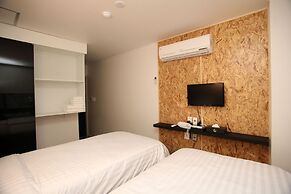 KSTAR Metro Hotel