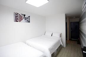 KSTAR Metro Hotel