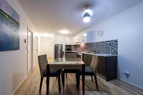 Airlie Apartments