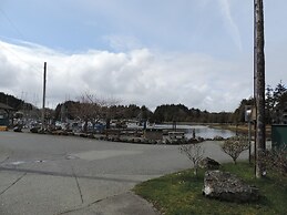 The Bayshore Waterfront Inn