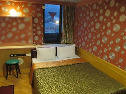 One Plus One Hotel
