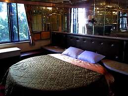 One Plus One Hotel