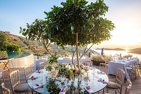 Aigis Suites