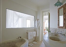 Aigis Suites