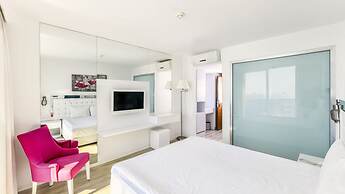 Le Bleu Hotel & Resort