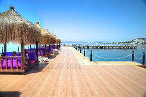 Le Bleu Hotel & Resort