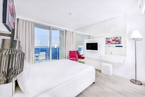 Le Bleu Hotel & Resort