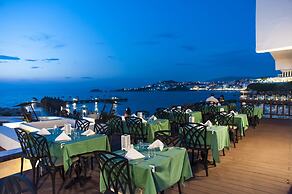 Le Bleu Hotel & Resort
