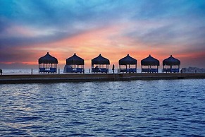 Le Bleu Hotel & Resort