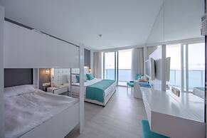 Le Bleu Hotel & Resort