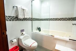 El Polo Hotel & Suites