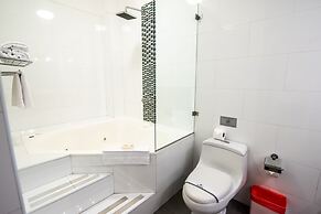 El Polo Hotel & Suites