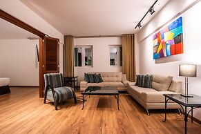 El Polo Hotel & Suites