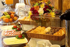 El Polo Hotel & Suites