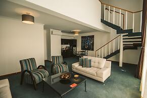 El Polo Hotel & Suites