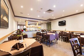 Almas Hotel