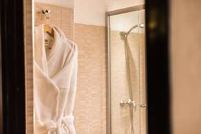 Almas Hotel