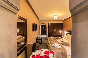 Almas Hotel