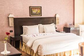 Almas Hotel