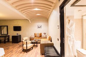 Almas Hotel