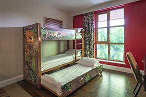 Chessington Resort Hotel