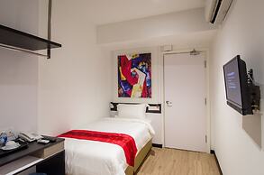 12FLY Hotel