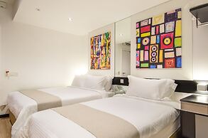 12FLY Hotel
