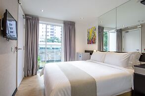 12FLY Hotel