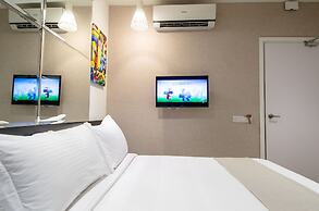 12FLY Hotel
