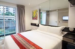 12FLY Hotel