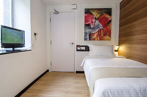 12FLY Hotel