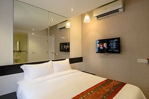 12FLY Hotel