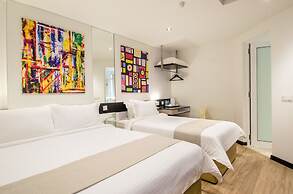 12FLY Hotel