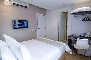 12FLY Hotel