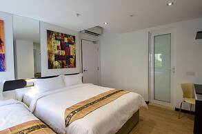 12FLY Hotel