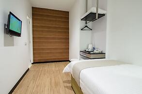 12FLY Hotel