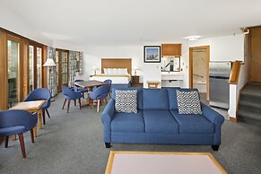 Canadian Princess Lodge & Marina