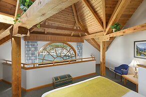 Canadian Princess Lodge & Marina