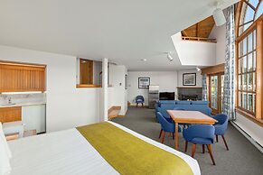 Canadian Princess Lodge & Marina