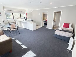 Champers Motor Inn