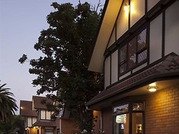 Champers Motor Inn