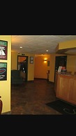 Shallow Bay Motel & Cabins