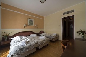 Delphi Palace