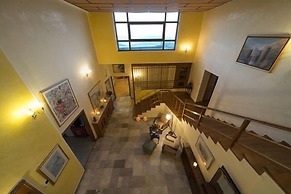 Delphi Palace