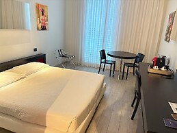 Blue Shades Aparthotel