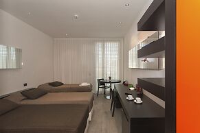 Blue Shades Aparthotel