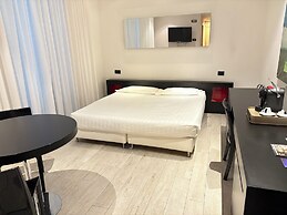Blue Shades Aparthotel