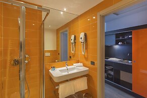 Blue Shades Aparthotel