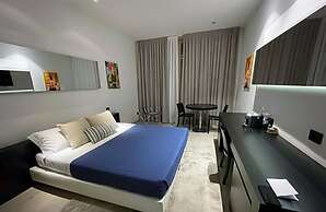 Blue Shades Aparthotel