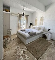 Achlia Hotel